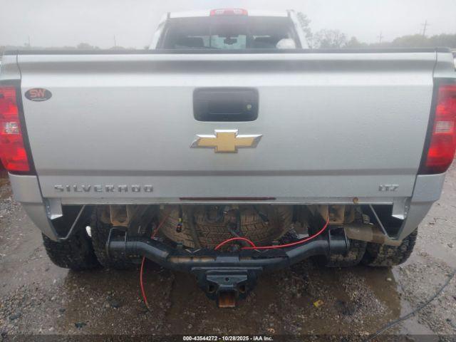 Chevrolet Silverado 3500 Ltz Image 11