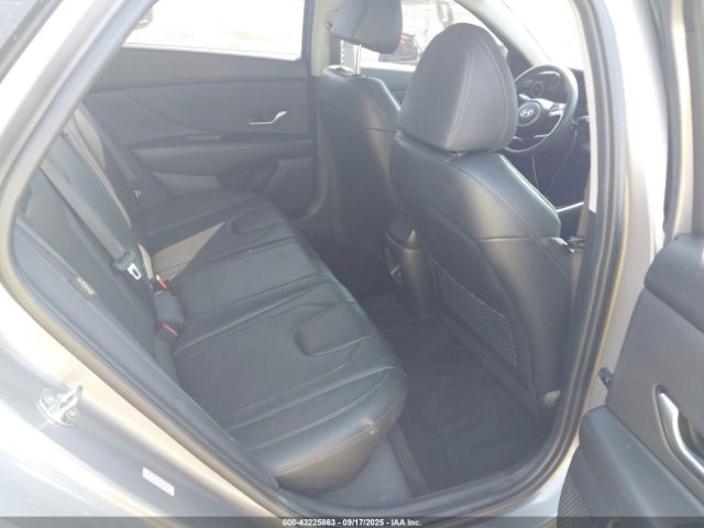 Hyundai ELANTRA Limited Image 8