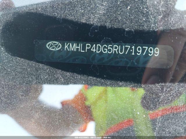 Hyundai ELANTRA Limited Image 6