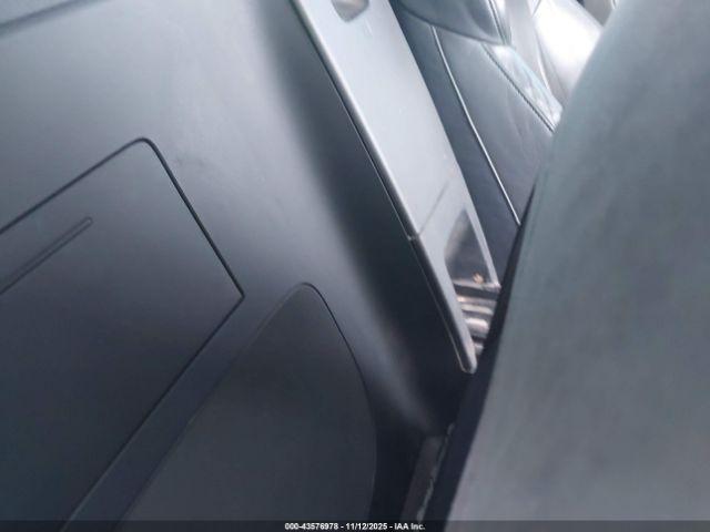 Audi TT 2.0t Image 13