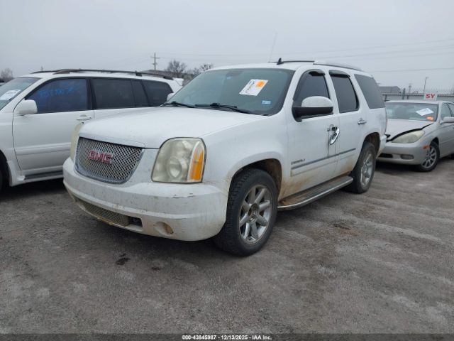 GMC Yukon Denali Image 13