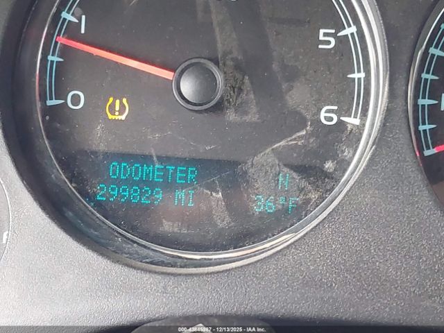 GMC Yukon Denali Image 14