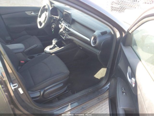 Kia Forte Lxs Image 9