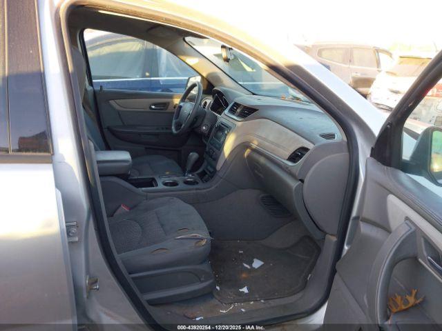 Chevrolet Traverse Ls Image 2