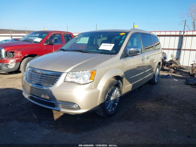 Chrysler Town & Country Touring-l Image 4