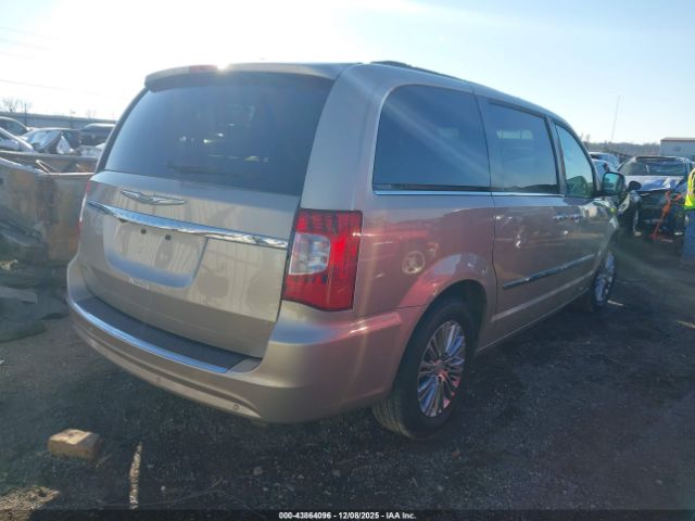 Chrysler Town & Country Touring-l Image 2