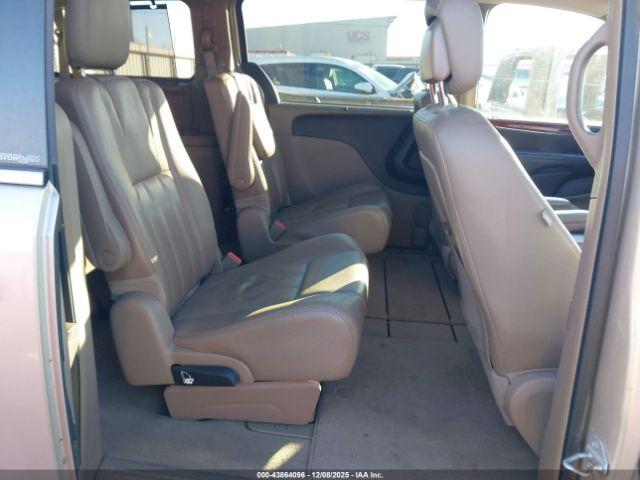 Chrysler Town & Country Touring-l Image 14