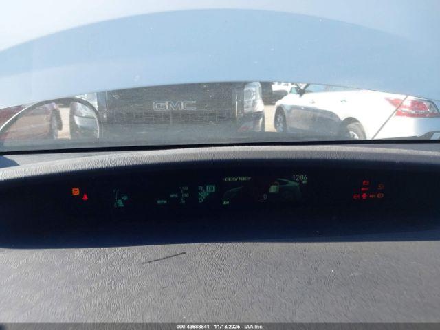 Toyota Prius One Image 16