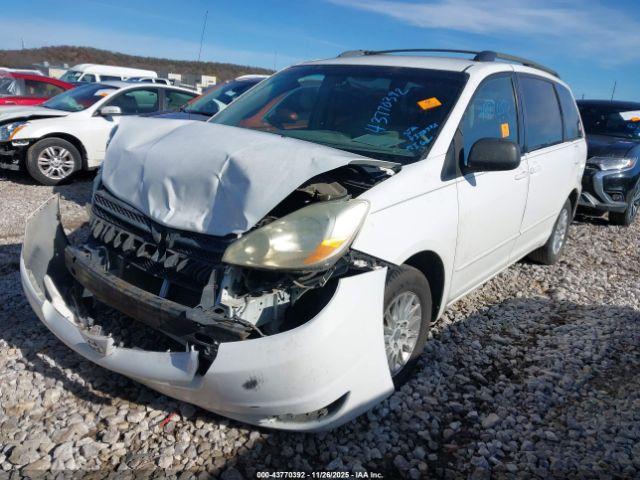 Toyota Sienna Le Image 2