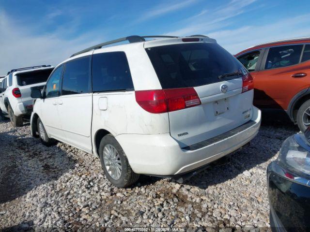 Toyota Sienna Le Image 3
