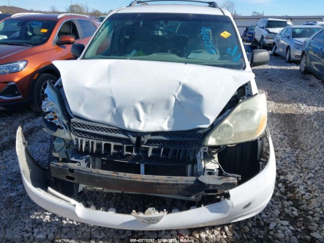 Toyota Sienna Le Image 9