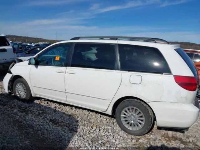 Toyota Sienna Le Image 16