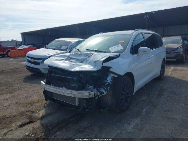 Chrysler Pacifica Touring L Image 5