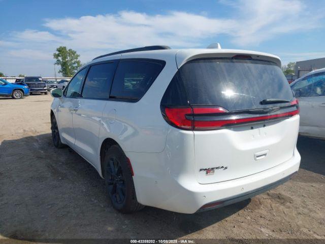 Chrysler Pacifica Touring L Image 4
