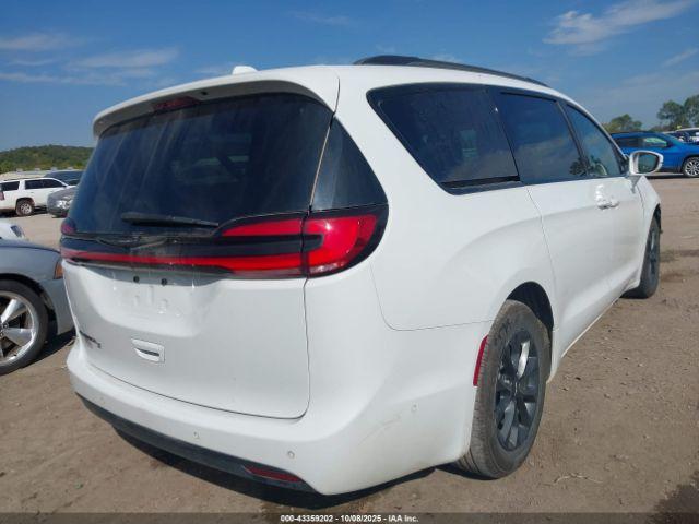 Chrysler Pacifica Touring L Image 19