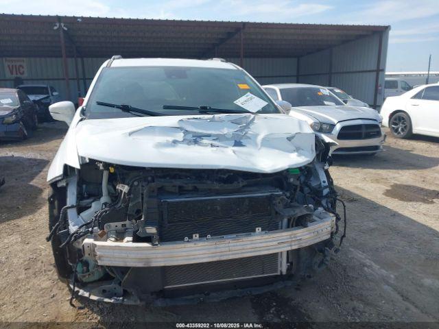 Chrysler Pacifica Touring L Image 3