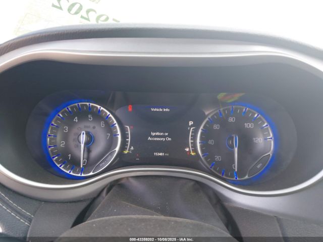 Chrysler Pacifica Touring L Image 6