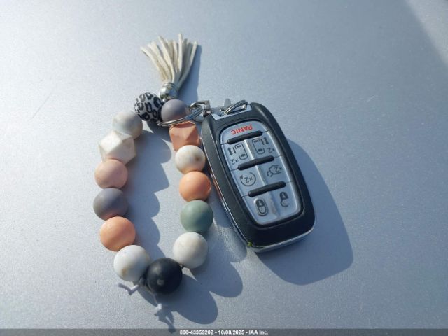 Chrysler Pacifica Touring L Image 10