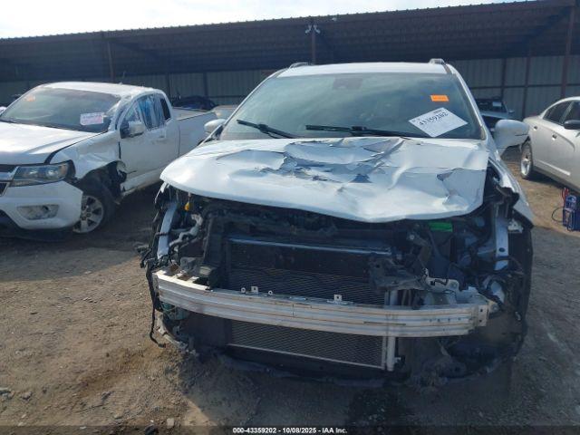 Chrysler Pacifica Touring L Image 11