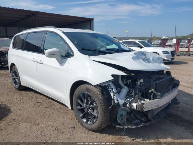 Chrysler Pacifica Touring L Image 18