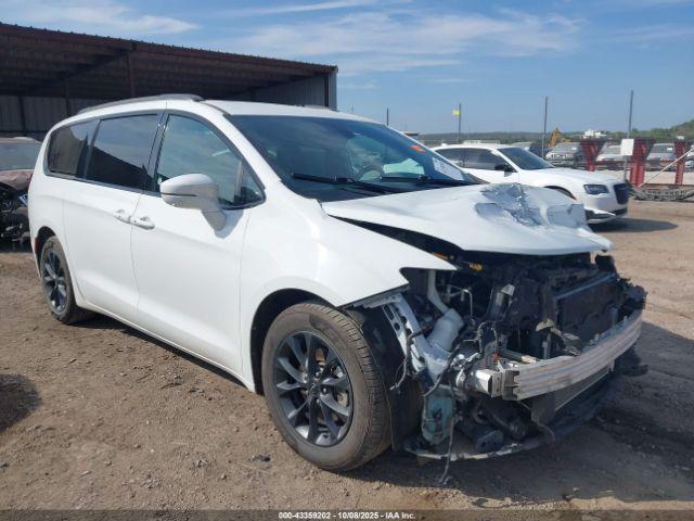 Chrysler Pacifica Touring L Image 18