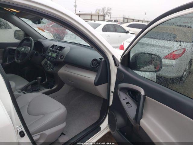 Toyota RAV4 Limited Image 9