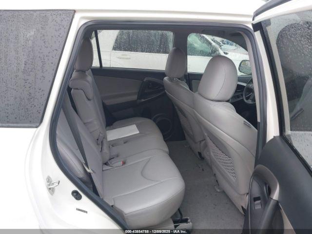 Toyota RAV4 Limited Image 10