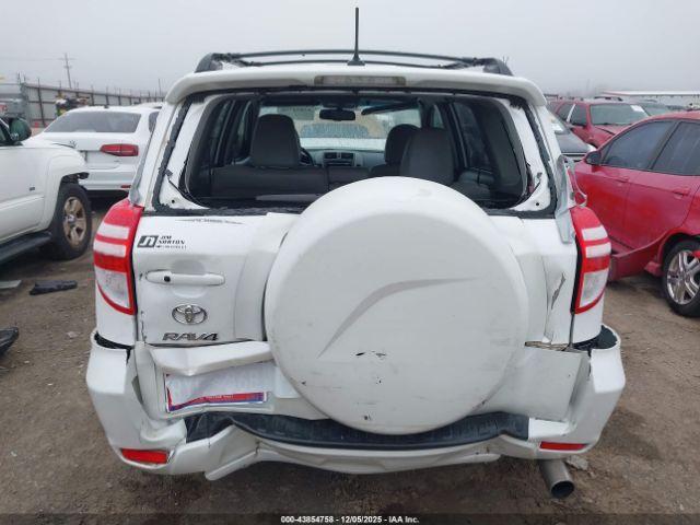 Toyota RAV4 Limited Image 15