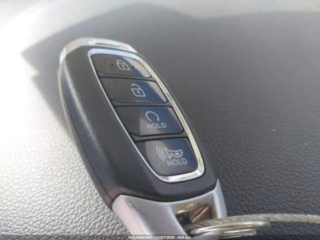 Hyundai KONA Limited Image 3