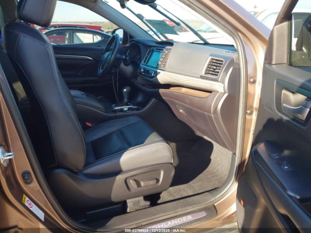 Toyota Highlander Limited Platinum Image 6