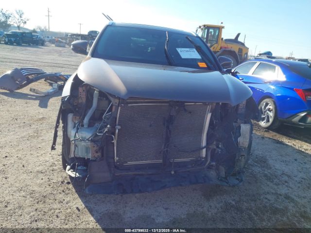 Toyota Highlander Limited Platinum Image 2