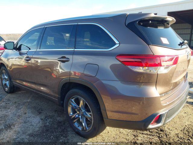 Toyota Highlander Limited Platinum Image 10