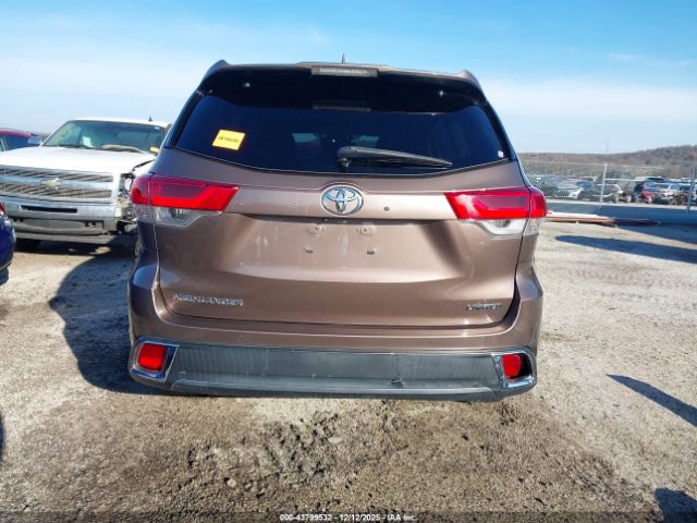 Toyota Highlander Limited Platinum Image 11