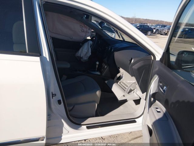 Nissan Rogue Image 2