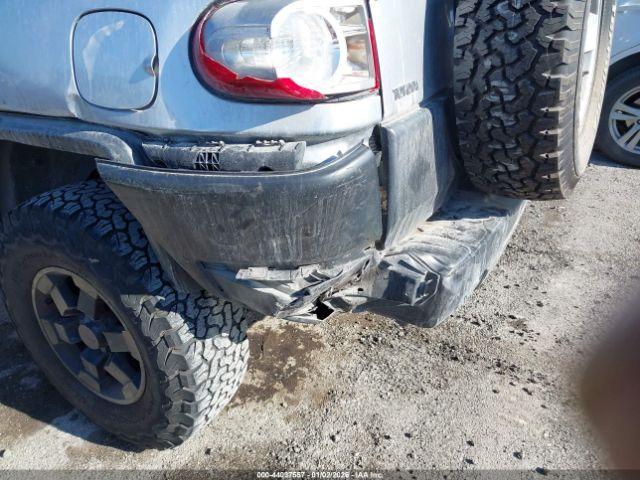 Toyota FJ Cruiser Image 16