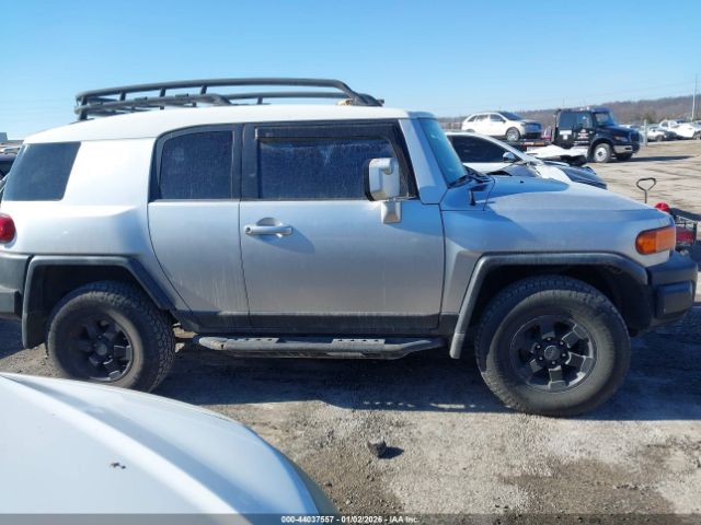 Toyota FJ Cruiser Image 8