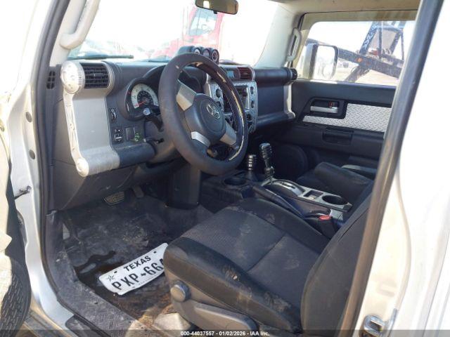 Toyota FJ Cruiser Image 11