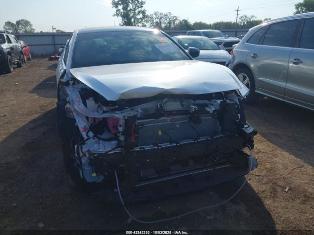 Toyota Crown Platinum Image 15