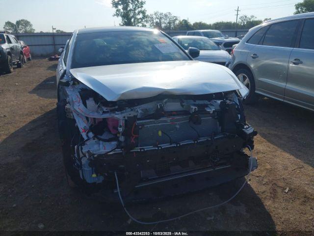 Toyota Crown Platinum Image 15