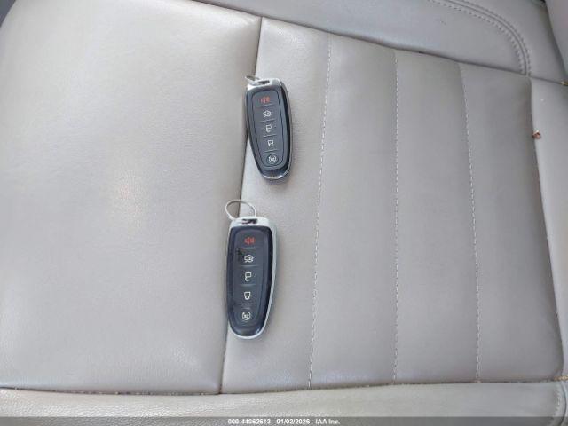 Ford Escape Titanium Image 8