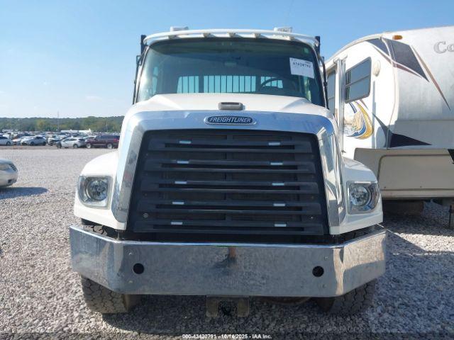 Freightliner 114sd Image 9