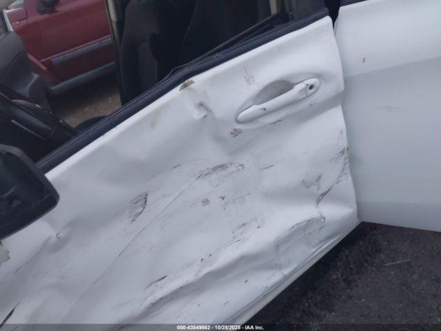 Nissan Versa Sv Image 5