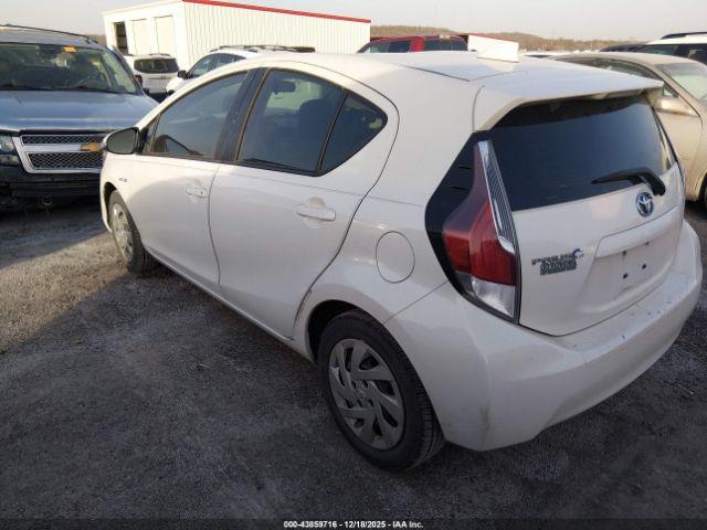 Toyota Prius c One Image 5