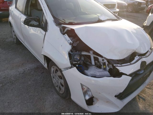 Toyota Prius c One Image 8