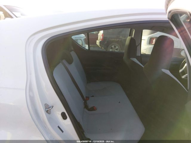 Toyota Prius c One Image 9