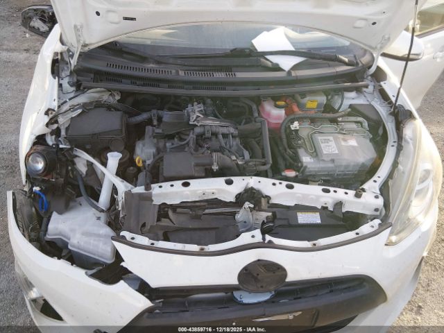 Toyota Prius c One Image 15