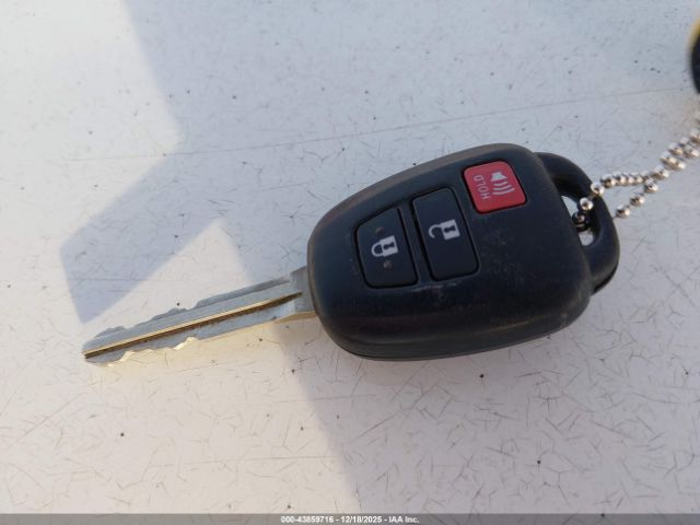 Toyota Prius c One Image 11