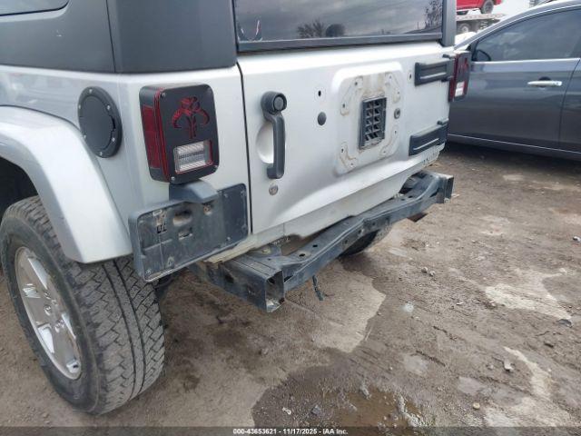 Jeep Wrangler Sahara Image 16
