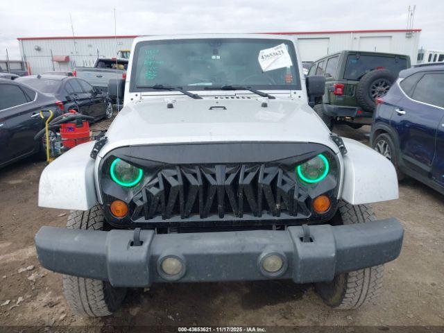 Jeep Wrangler Sahara Image 7
