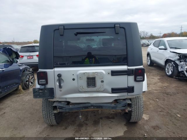 Jeep Wrangler Sahara Image 8